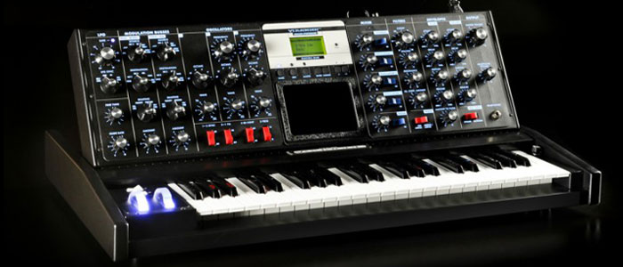 Minimoog Voyager Electric Blue Edition